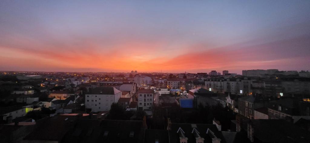 Pohľad na východ alebo západ slnka z apartmánu alebo blízkeho okolia