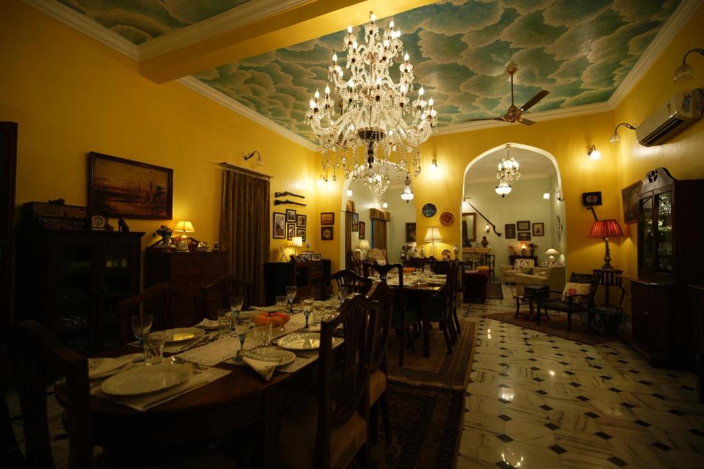 Restaurace v ubytování Cavalry Villa bikaner
