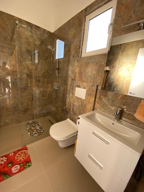The Elevated Abode Luxe Loft - Imazhi 3
