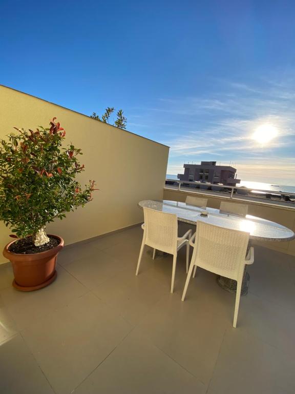 The Elevated Abode Luxe Loft - Imazhi 4