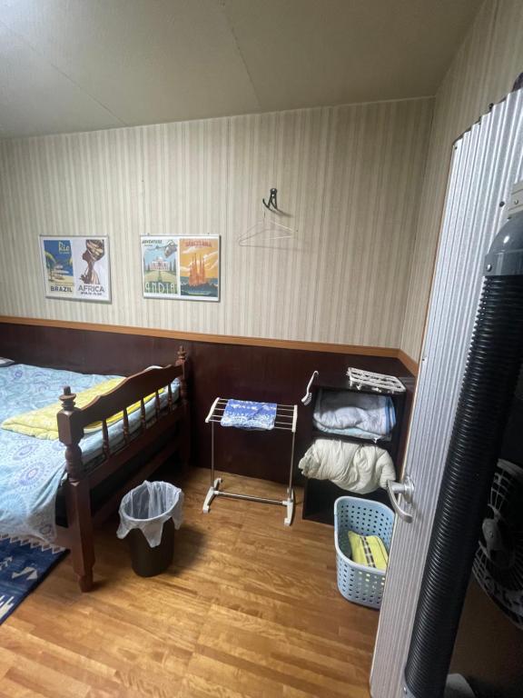 Postel nebo postele na pokoji v ubytování Jiji-Baba house