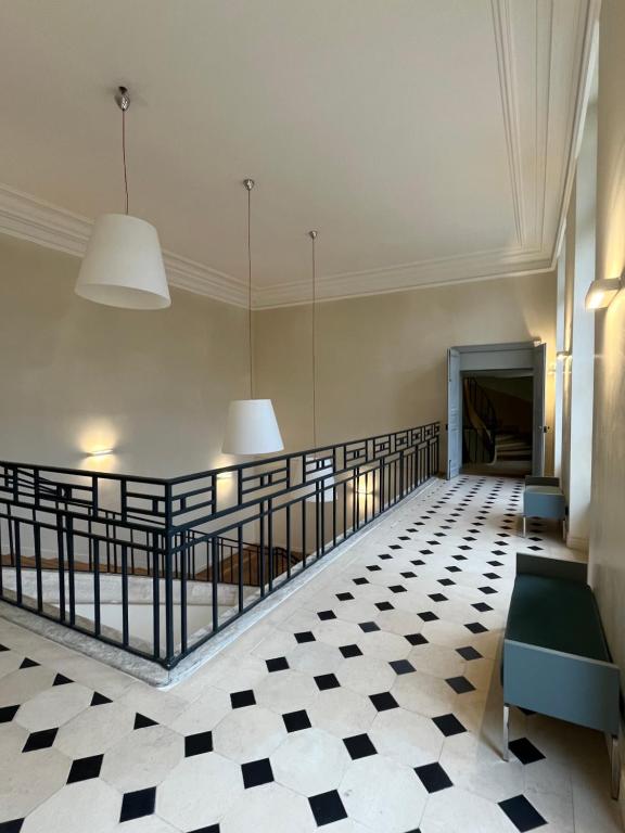 a room with a black and white checkered floor at Appartement Charles Le Brun, Face au Château de Versailles, avec parking privé in Versailles
