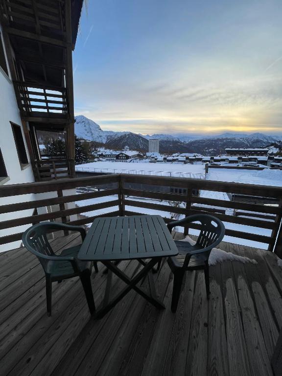 Royale Apartment by MountainHouses, Sestriere (updated prices 2024)