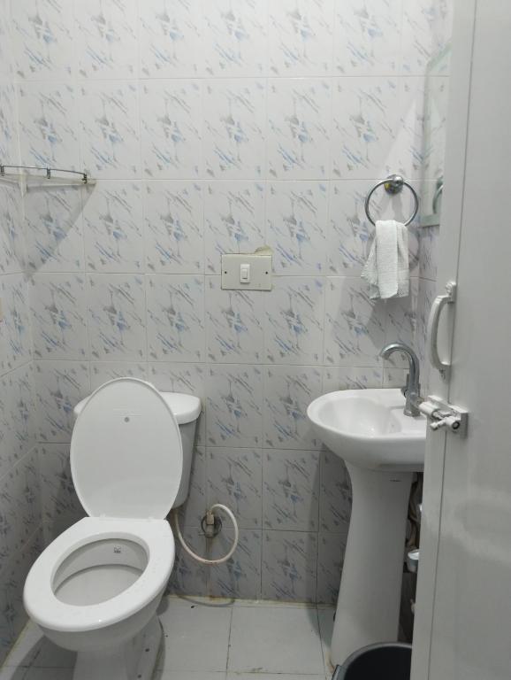 Koupelna v ubytování Srinilayam