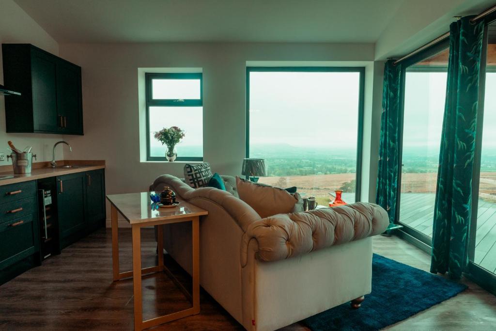 Posezení v ubytování The Wellsprings Lodges and Restaurant
