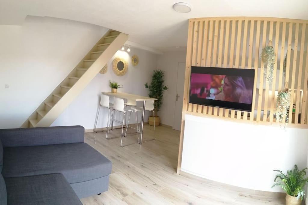TV a/nebo společenská místnost v ubytování Oasis