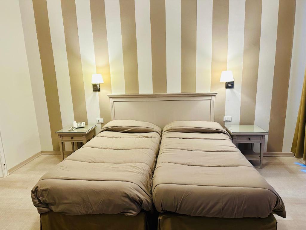 Postel nebo postele na pokoji v ubytování Hotel Bristol