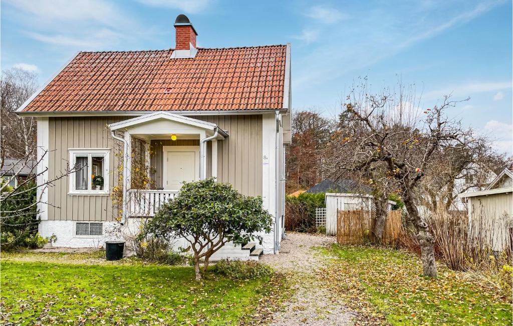 a small white house with a red roof at 1 Bedroom Nice Home In Alingss in Alingsås