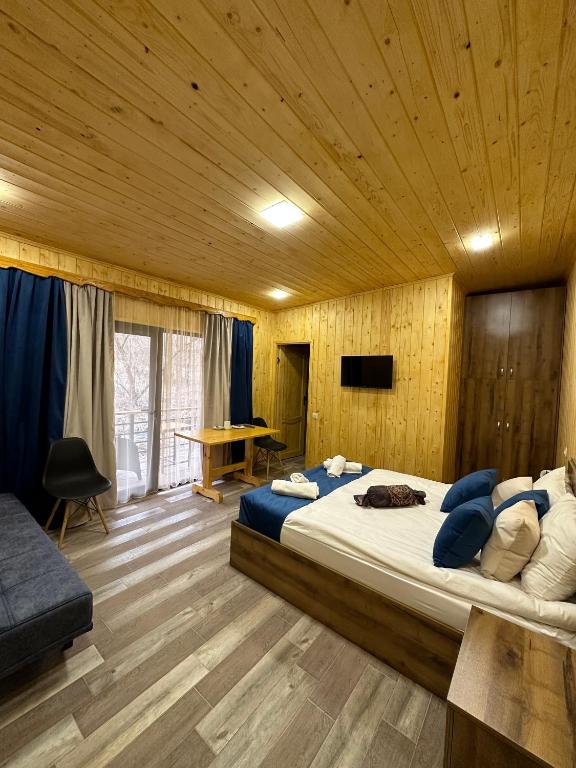 TV a/nebo společenská místnost v ubytování Haleb Hotel Complex