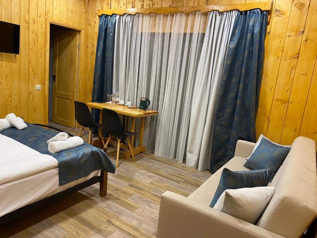 TV a/nebo společenská místnost v ubytování Haleb Hotel Complex
