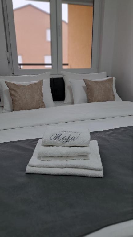 A bed or beds in a room at Maja 2
