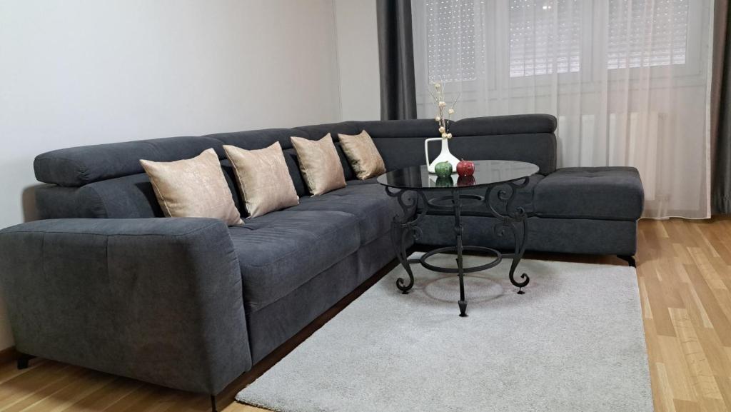 A seating area at Maja 2
