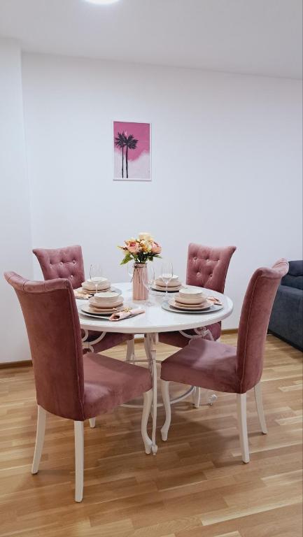 A seating area at Maja 2