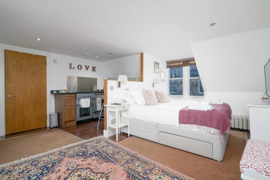 Televisor o centre d'entreteniment de Pass the Keys Cosy Studio Apartment