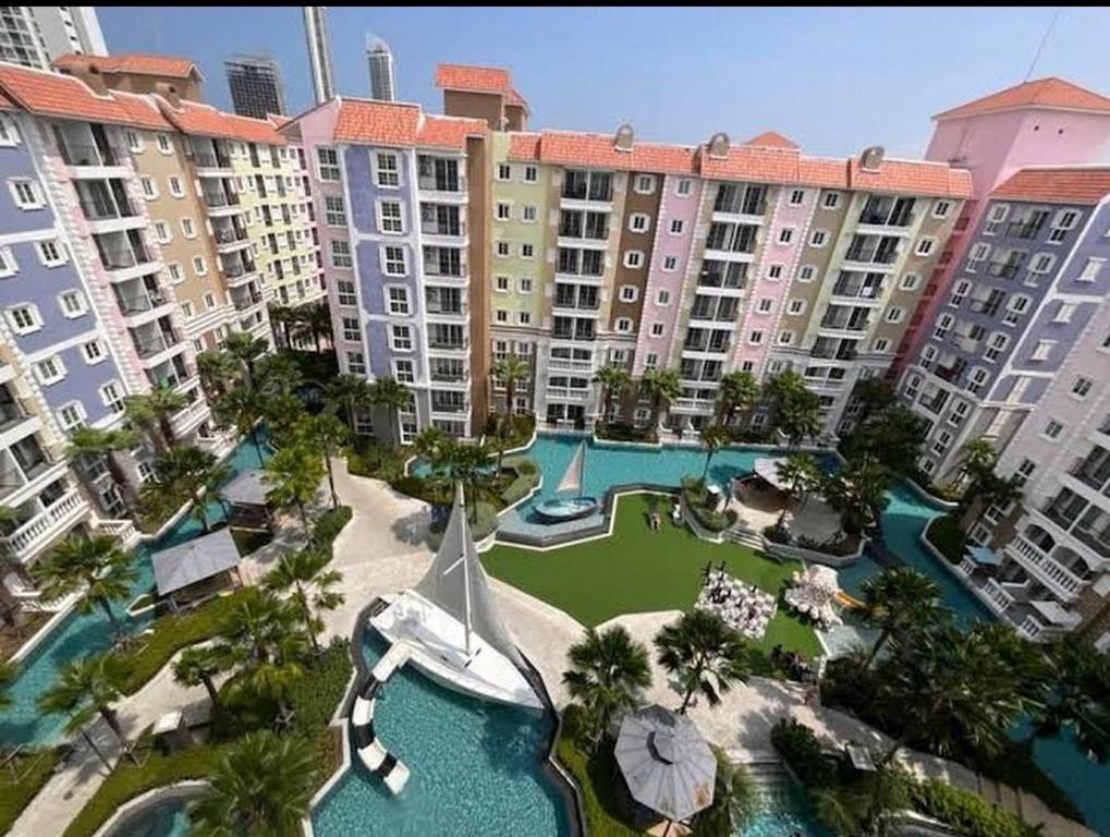 an aerial view of a resort with a swimming pool at Luxury stay Seven cote Azur in Na Jomtien
