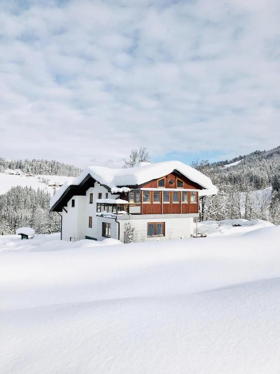 Fotografia z galérie ubytovania Haus Kirchgasser v destinácii Altenmarkt im Pongau