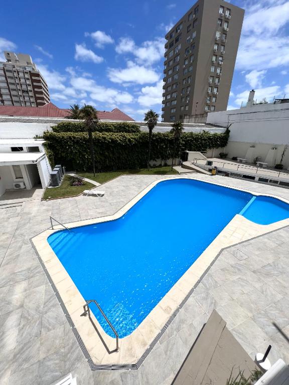 A piscina localizada em Hotel Peninsula ou nos arredores