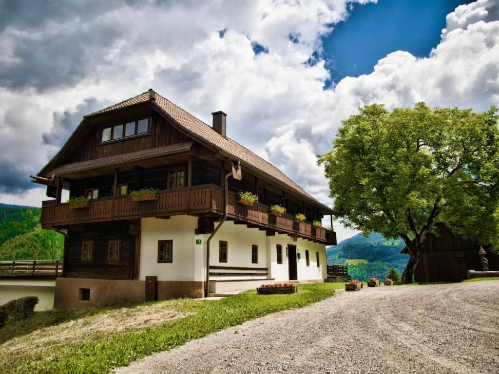 a house on the side of a road at Haus Grafhube in Afritz-Verditz in Innere Einöde