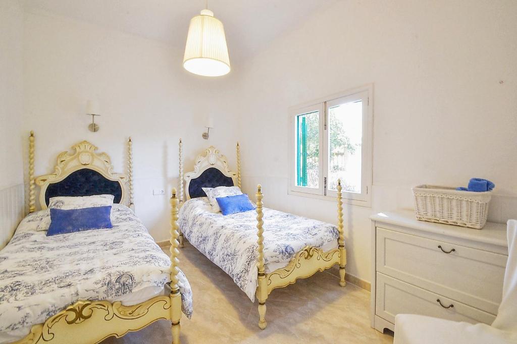 A bed or beds in a room at Tres Pins