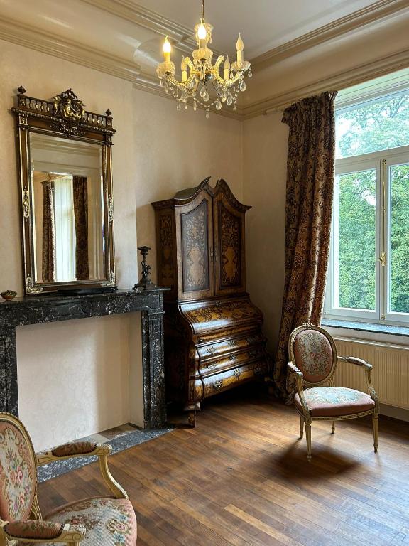 Coin salon dans l'établissement Château de Porcheresse