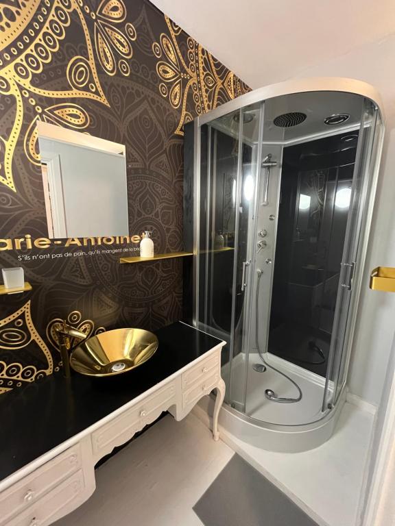 Salle de bains dans l'établissement Château de Porcheresse