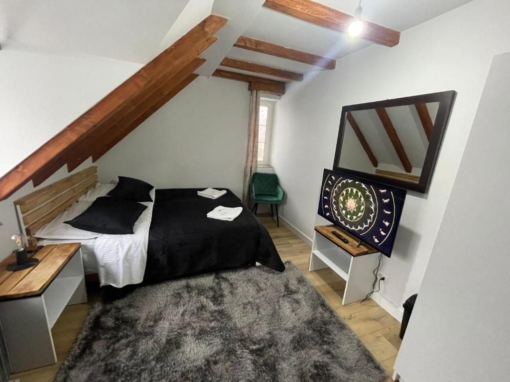 Rúm í herbergi á Boga Alpine Resort