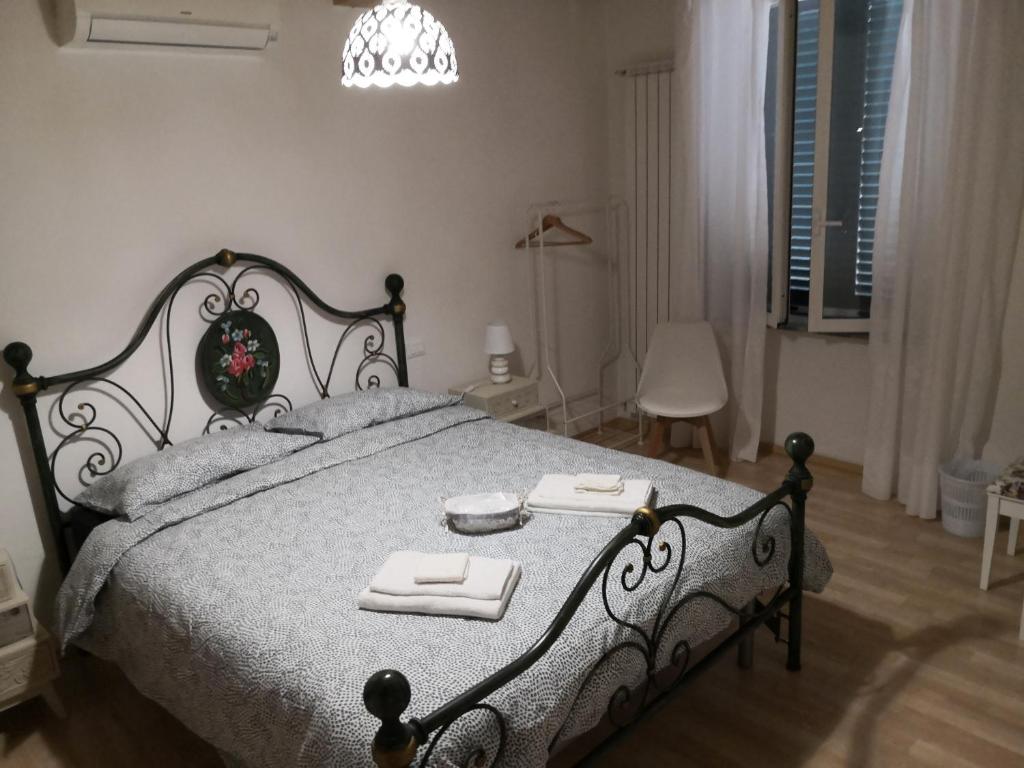 a bedroom with a bed with two dishes on it at SOSTA SANT'ANTONIO in Pisa