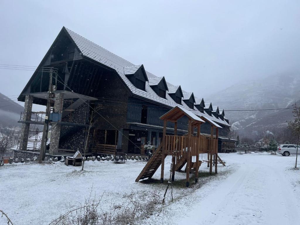 Boga Alpine Resort að vetri til