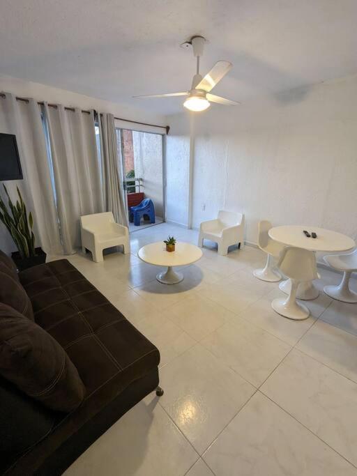 Dpto. a unos pasos de la playa en Las Brisas