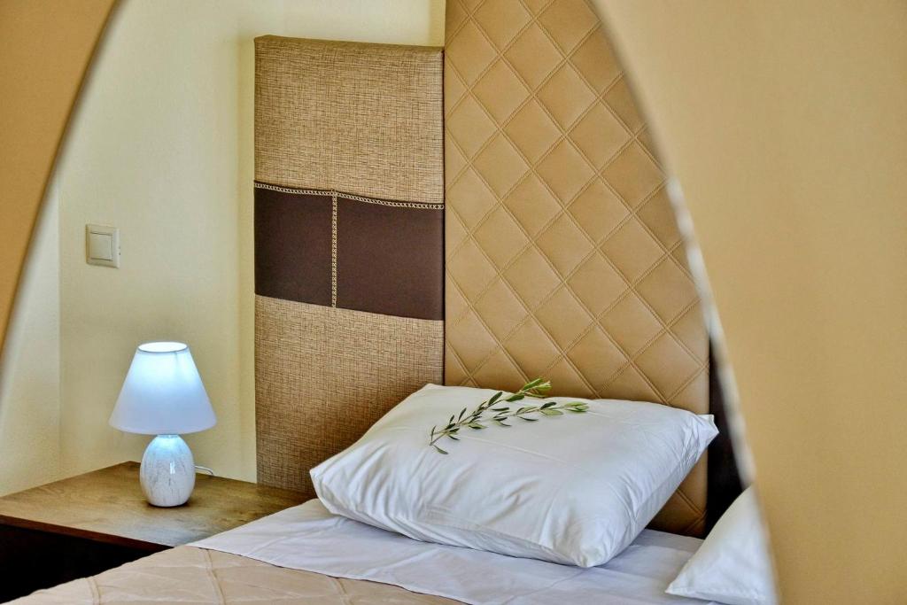 Postel nebo postele na pokoji v ubytování SG Suites Corfu, A