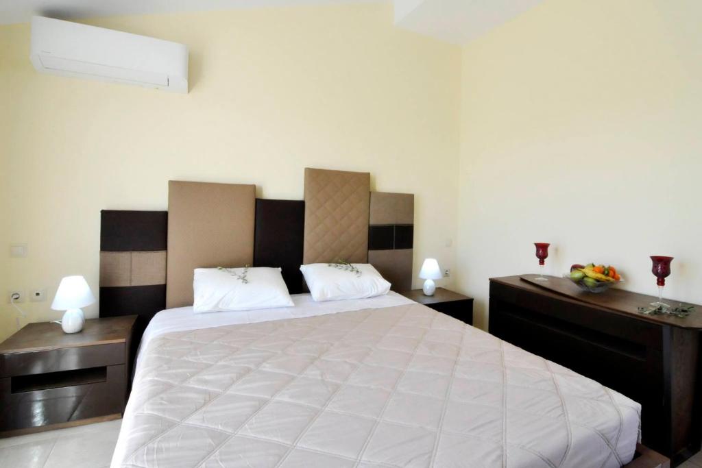 Postel nebo postele na pokoji v ubytování SG Suites Corfu, A