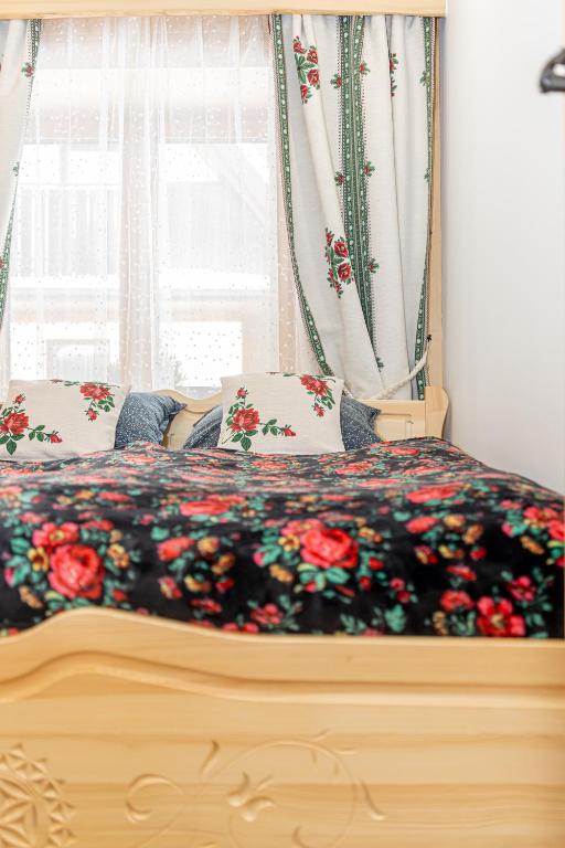 Posteľ alebo postele v izbe v ubytovaní Apartamenty Zakopiańska Polana
