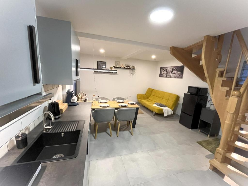 Kuchyň nebo kuchyňský kout v ubytování Phantasialand, Therme, Köln, Bonn, Arbeitsplatz, Bäckerei um die Ecke