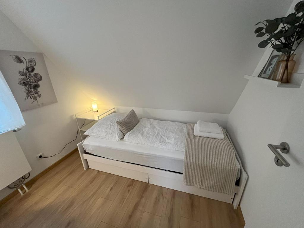 Postel nebo postele na pokoji v ubytování Phantasialand, Therme, Köln, Bonn, Arbeitsplatz, Bäckerei um die Ecke