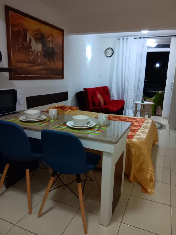 Posezení v ubytování Regalia Apartments