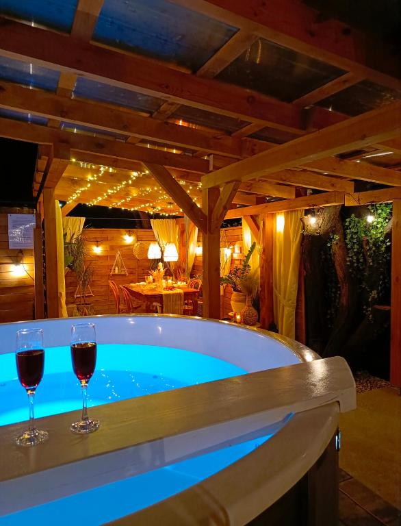 a hot tub with two glasses of wine at San_Domek in Sandomierz
