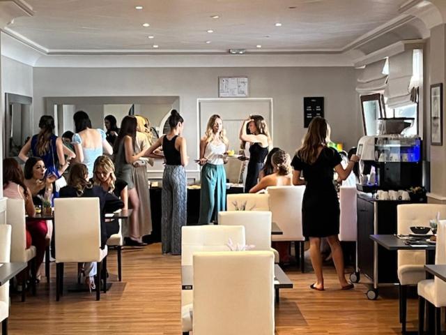 Hosté ubytování Hotel Le Divona "au coeur de Divonne"