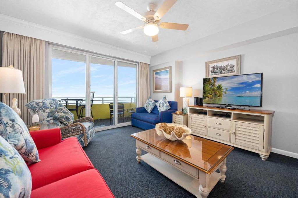 Televiisor ja/või meelelahutuskeskus majutusasutuses Luxury 9th Floor 1 BR Condo Direct Oceanfront Wyndham Ocean Walk Resort Daytona Beach | 906