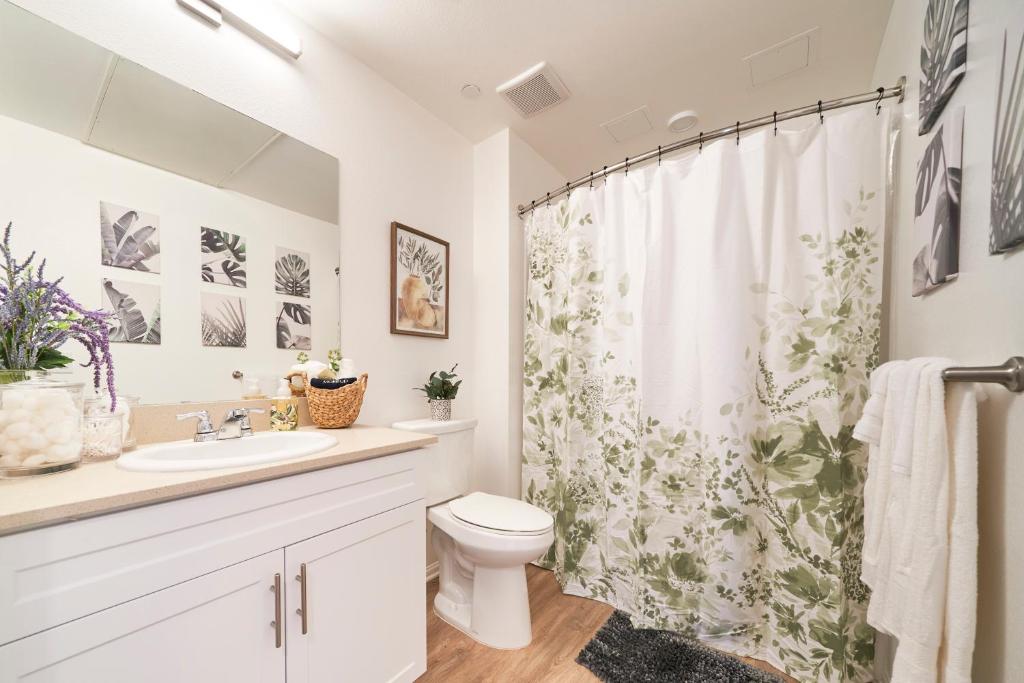 Luxury 2BD 2BA, BRAND NEW/PETS/CLOSE TO EVERYTHING/BOHO+COZY VIBES photo