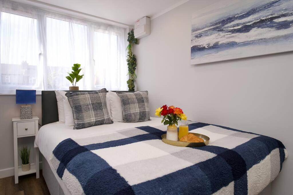 a bedroom with a bed with a blue and white blanket at Dane Duplex Studio 3 – Coventry in Coventry