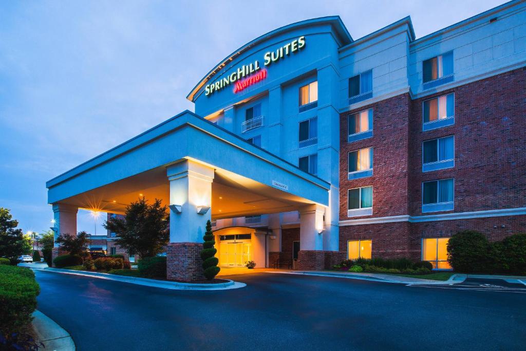 a rendering of the front of a hotel at SpringHill Suites Charlotte Lake Norman/Mooresville in Mooresville