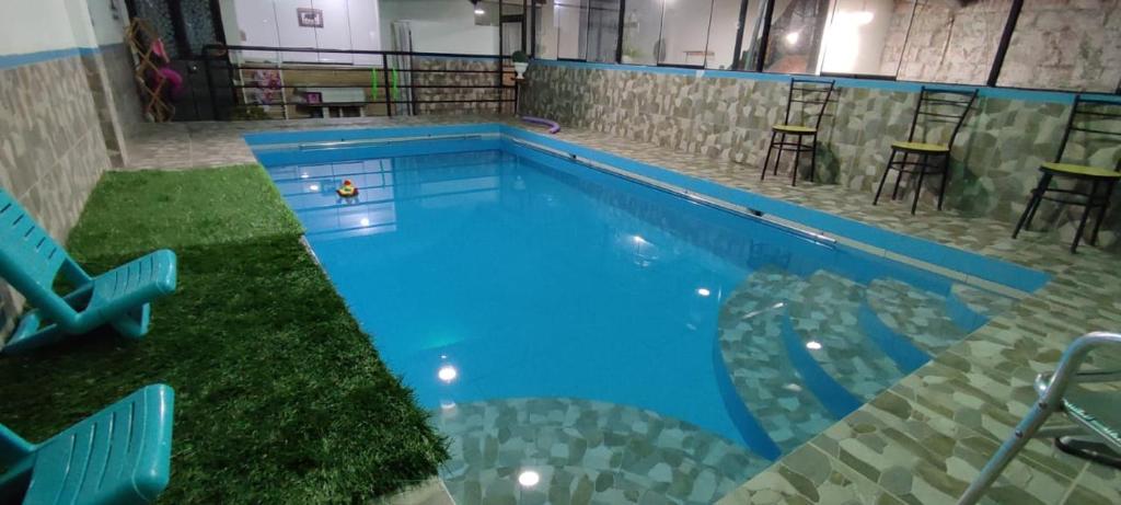 a large swimming pool with blue water at Casa de Campo LA COBIJA in Calca