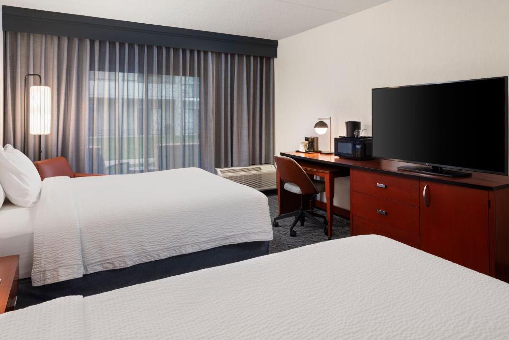 Courtyard by Marriott Chicago Waukegan / Gurnee - Queen Room Met Twee Queensize Bedden