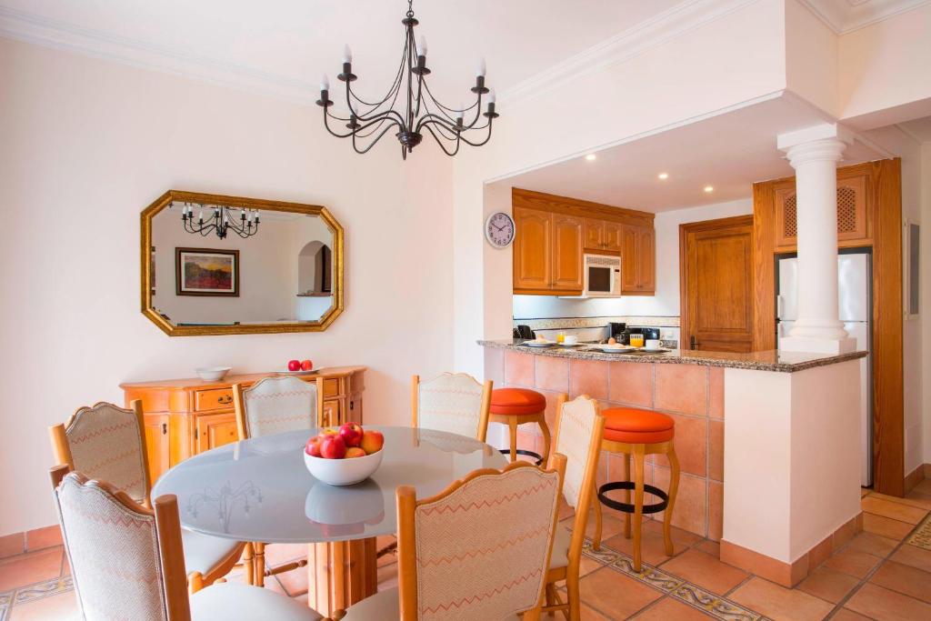 A kitchen or kitchenette at Marriott’s Club Son Antem