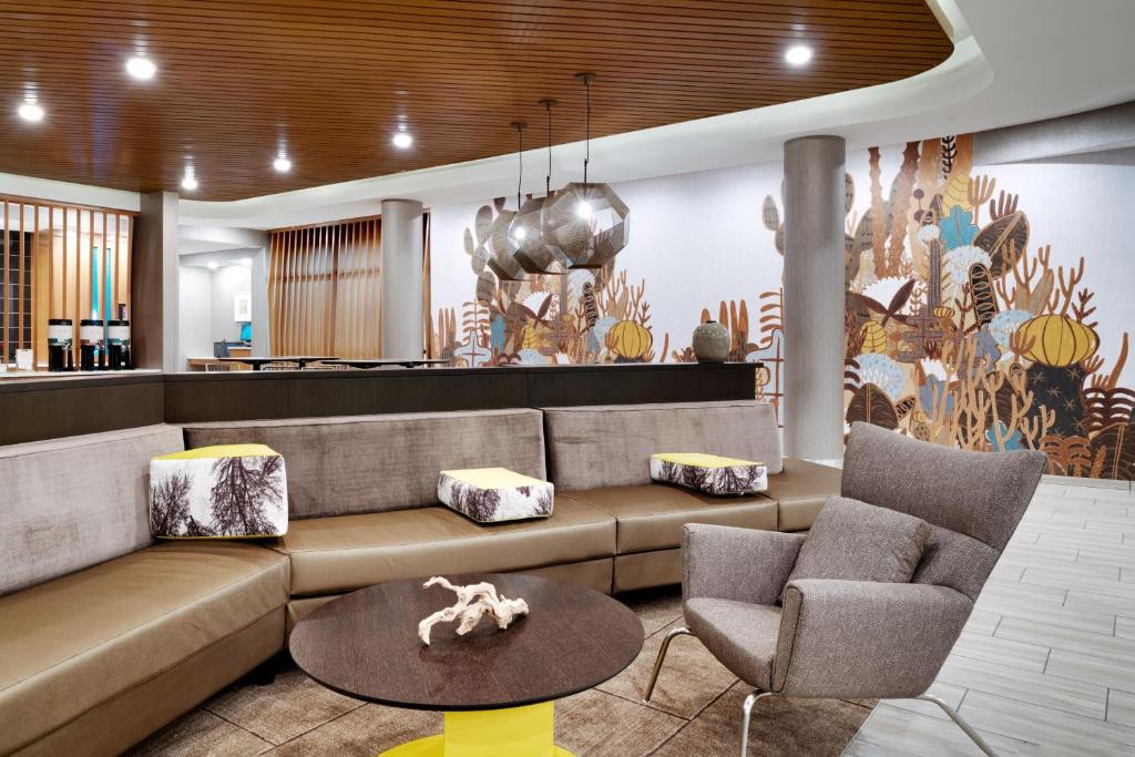 Posezení v ubytování SpringHill Suites by Marriott Phoenix Scottsdale