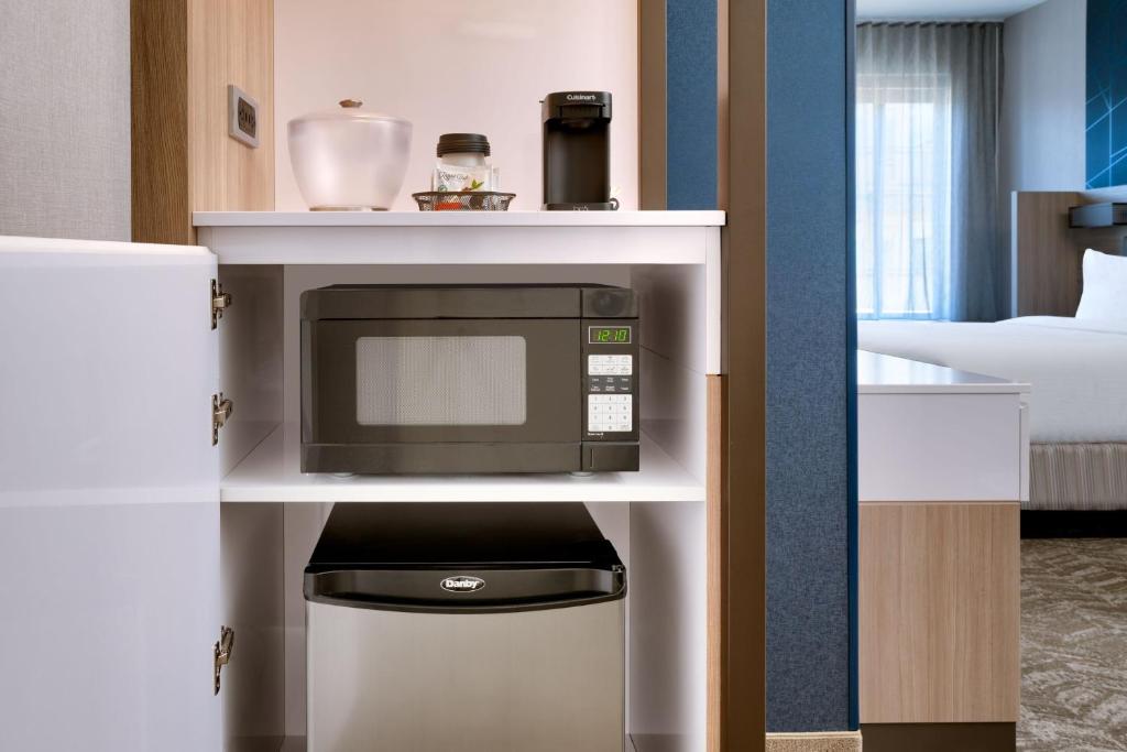 Postel nebo postele na pokoji v ubytování SpringHill Suites by Marriott Phoenix Scottsdale
