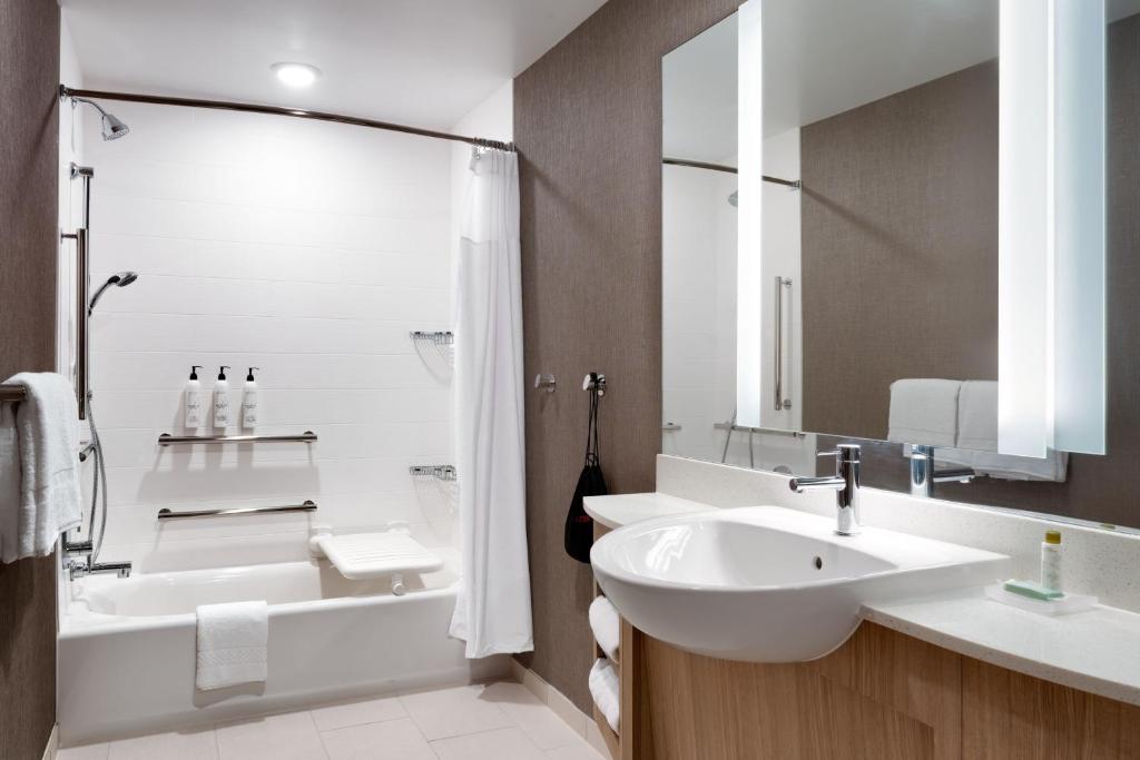 Koupelna v ubytování SpringHill Suites by Marriott Phoenix Scottsdale