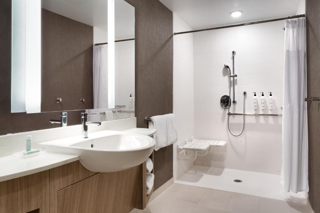 Koupelna v ubytování SpringHill Suites by Marriott Phoenix Scottsdale