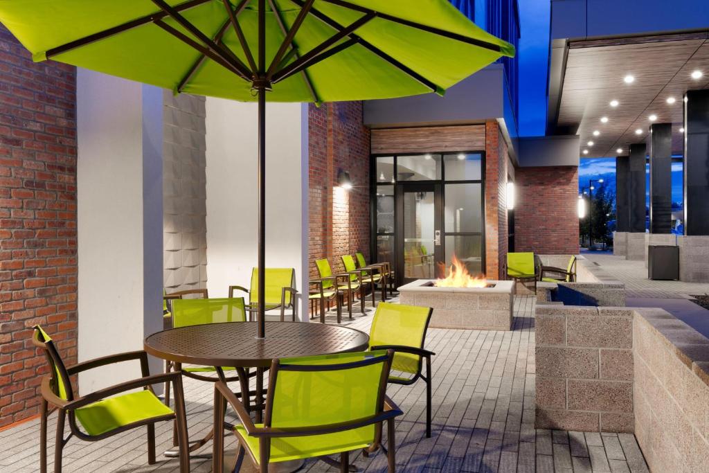 Posezení v ubytování SpringHill Suites by Marriott Phoenix Scottsdale