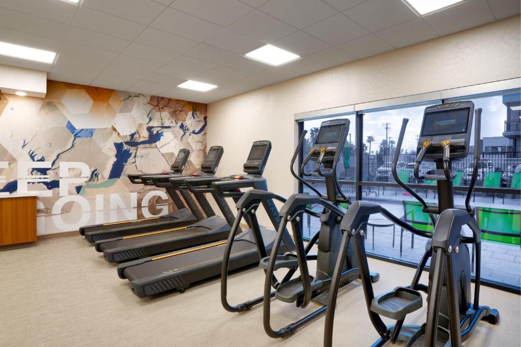 Fitness centrum a/nebo fitness zařízení v ubytování SpringHill Suites by Marriott Phoenix Scottsdale